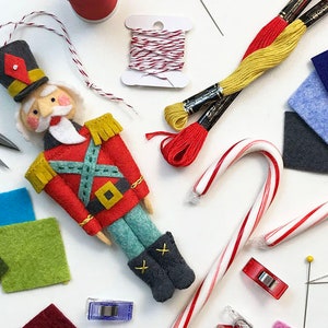 PATTERN TUTORIAL: Nutcracker Ornament bild 3
