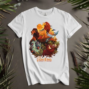 König der Löwen Charaktere Hauptdarsteller Poster Grafik Benutzerdefinierte T-Shirts für Männer, Frauen und Kinder - Größen S bis 5XL | Damen T-Shirts erhältlich K226