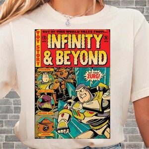 Puede incluir: Camiseta color crema con un gr&aacute;fico estilo c&oacute;mic de Toy Story. El dise&ntilde;o incluye el texto "INFINITY & BEYOND" en letras amarillas, junto con im&aacute;genes de Buzz Lightyear y Zurg.