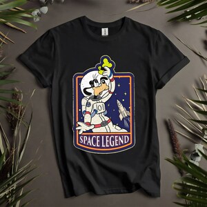 ミッキー フレンズ 宇宙飛行士 グーフィー スペース レジェンド カスタム T シャツ メンズ、レディース、キッズ用 - サイズ S から 5XL | レディース T シャツもご用意 K228