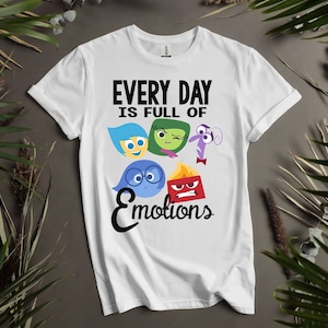 Divertidas camisetas personalizadas de Disney Pixar Inside Out Every Day Emotions para hombres, mujeres y niños. Tallas S a 5XL. Camisetas para mujer disponibles. K477