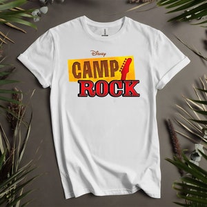 Camisetas personalizadas a juego con el logotipo de Camp Rock de Disney Channel para hombres, mujeres y niños. Tallas S a 5XL. Camisetas para mujer disponibles. K162
