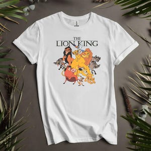 Disneyland König der Löwen Charaktere Benutzerdefinierte T-Shirts, Hoodie für Männer, Frauen und Kinder - Größen S bis 5XL | Damen T-Shirts Hoodie Verfügbar AD639