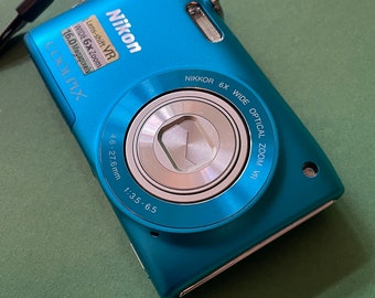 Vintage Nikon Coolpix S3300