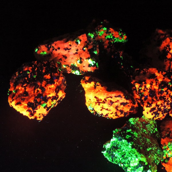 1 to 5 Pounds Lots Fluorescent Willemite Calcite Wholesale