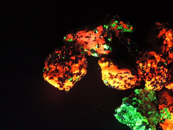 1 Pound Bulk Wholesale LOT of Fluorescent Minerals from New Jersey