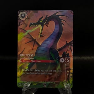 Set 9 Encantado – Campeonato - Maléfica Dragón Monstruoso – Acabado Foil – Alta Calidad – Carta Proxy de Lorcana