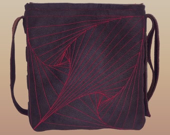 Eco-Elegancia: Bolso de Cuero Sintético con Detalle Bordado