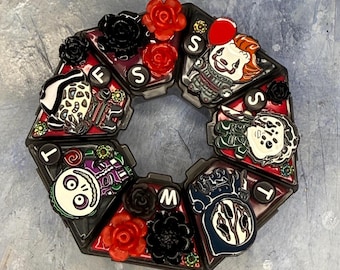 Pastillero semanal con personajes de terror: organizador de medicamentos de viaje para 7 días