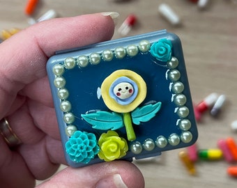 Mini Pill Box • "Happy Flower"  Embellished Pill Case for Purse or Backpack • Cute Pill Case • Pill Carrier • Hypo Pot • Stash Box