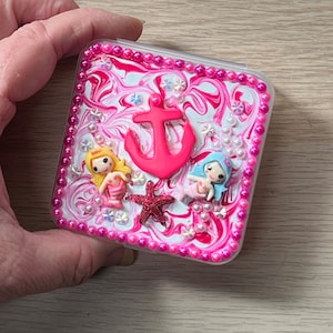 Embellished Hypo Pot Pink Swirl Mermaids Hypo snacks case Hypo treats travel box Hypo pots for diabetes Stash Box Weed Case 画像 1