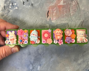 Organizador de comprimidos em formato de animais kawaii: caixa de medicamentos para viagem de 7 dias