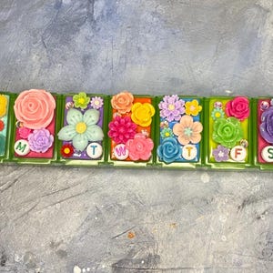 Flower Garden 7-Day Pill Organizer – Colorful Resin Floral Weekly Pill Case