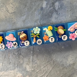 Tropical Beach Pill Case: 7-Day Travel Medicine Organizer