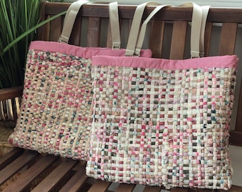 Bolso de mano con alfombra de trapo tejida a mano de estilo shabby chic