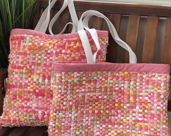 Bolso de mano con alfombra de trapo tejida a mano de estilo shabby chic