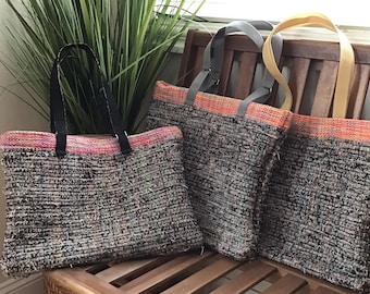 Bolso de mano con alfombra de trapo tejida a mano de estilo shabby chic