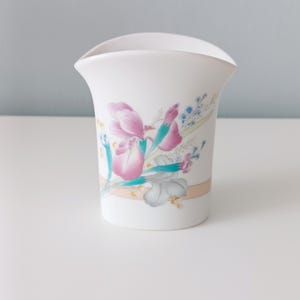Vintage Toyo Japan porslinsvas | Blommig irisdesign | Rero asiatisk heminredning | Liten dekorativ vas