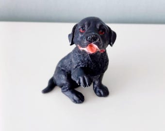 Vintage Black Labrador Dog Figurine – Collectible Puppy Statue, Labrador Retriever Gift, Retro Home Decor, Dog Lover Gift, 10 cm Tall