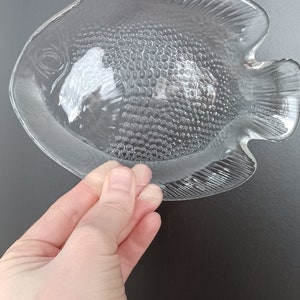 Platos de pescado Arcoroc Aspen de vidrio transparente vintage francés, vidrio de la década de 1970, 2 platos pequeños para servir pescado, vajilla Arcoroc, platos de aperitivo. imagen 6