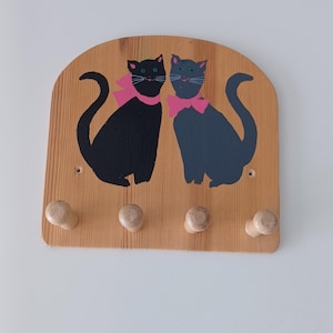 Handcrafted Vintage Wooden Key Rack with Handpainted Cats - 4 Peg Wall Hooks - Cottagecore Decor - Cat Lover Gift - Retro Hanger Cat Decor