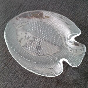 Platos de pescado Arcoroc Aspen de vidrio transparente vintage francés, vidrio de la década de 1970, 2 platos pequeños para servir pescado, vajilla Arcoroc, platos de aperitivo. imagen 3