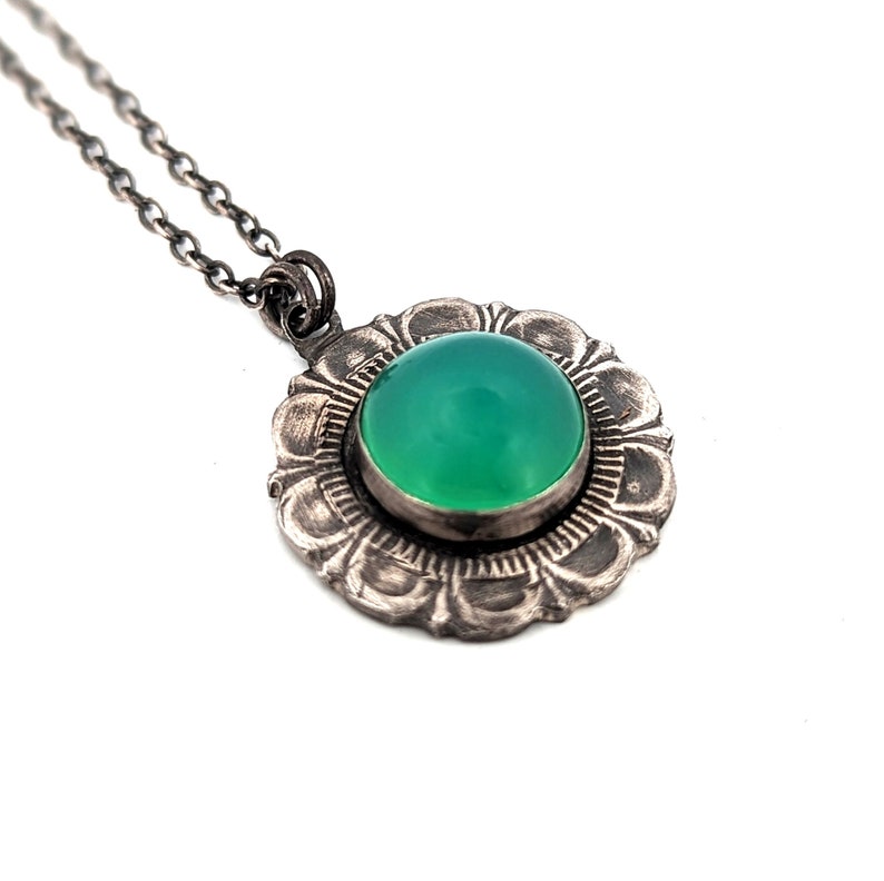 Chrysoprase Pendant with Decorative Frame in Sterling Silver 画像 1