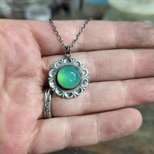 Chrysoprase Pendant with Decorative Frame in Sterling Silver 画像 4