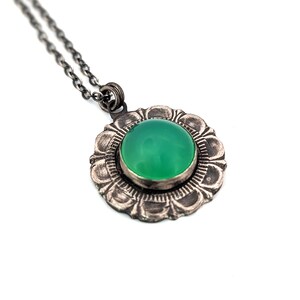 Chrysoprase Pendant with Decorative Frame in Sterling Silver 画像 6