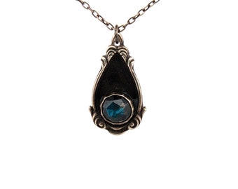 Decorative Teardrop Pendant in Sterling Silver and Labradorite