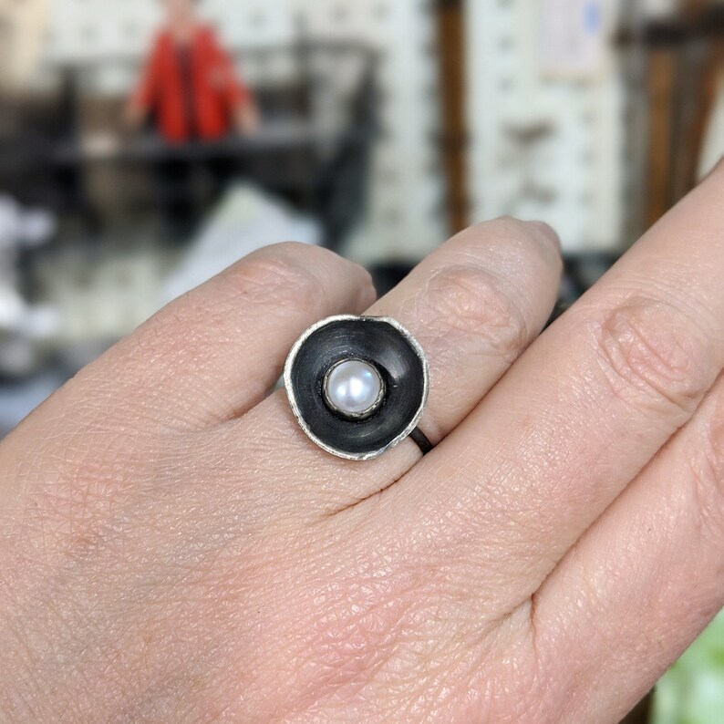 Organic Pod Ring Sterling Silver and Pearl 画像 2