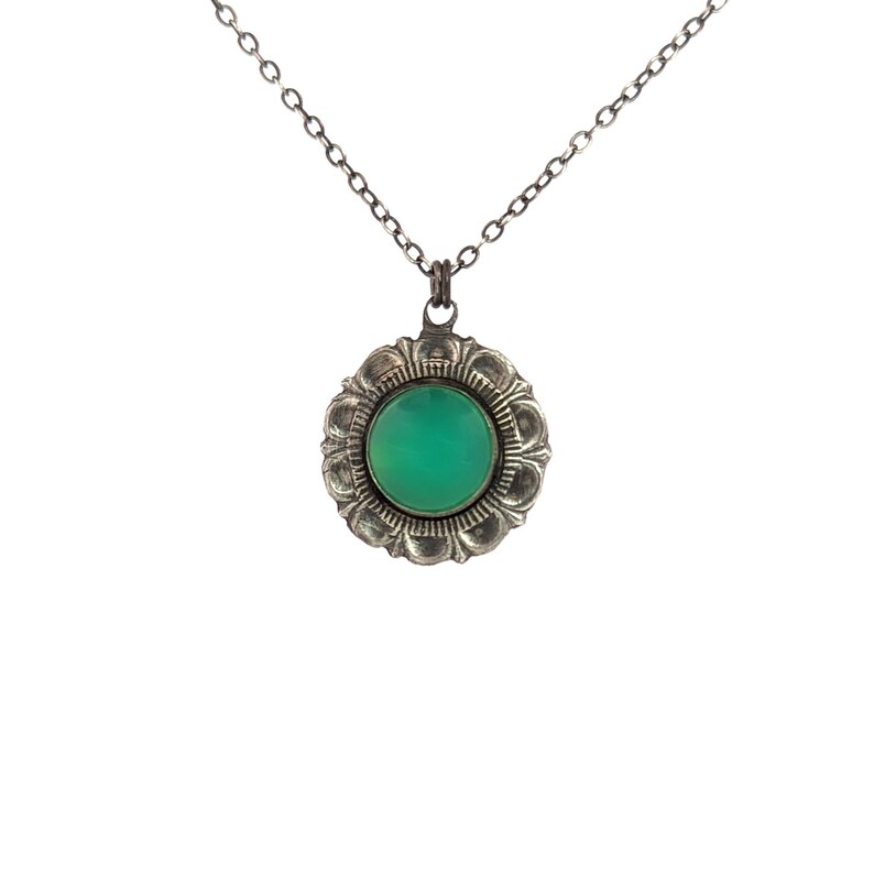 Chrysoprase Pendant with Decorative Frame in Sterling Silver 画像 2
