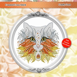 Peut inclure: Un modèle de point de croix compté représentant un chat blanc avec une fourrure de maïs sucré orange, jaune et blanc. Le modèle est intitulé "Chats colorés : Maïs sucré" et est réalisé par KittyMe Designs par Pamela Kellogg.