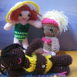 Surfie Chicks at the beach aussiegurumi crochet pattern image 1