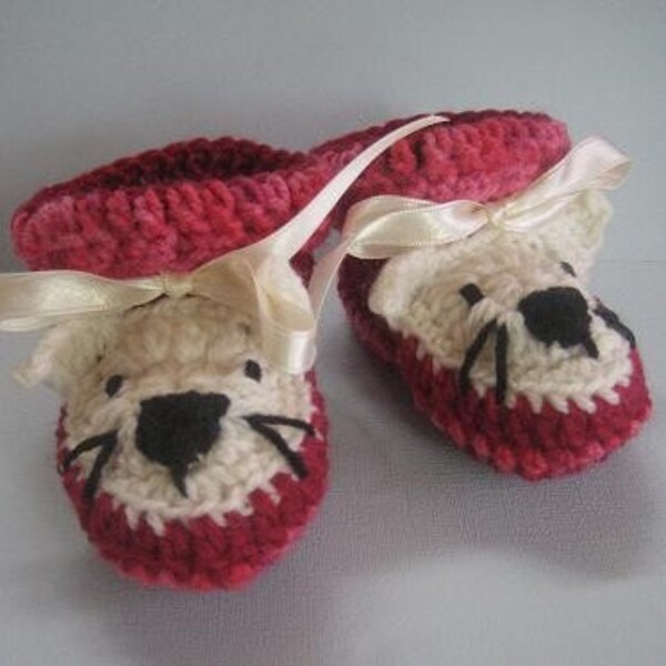 Tasmanian Tiger Toddler Slippers in Red and Cream, length 13cm\/5in (etsykids)