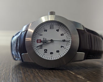 Klassiek unisex Victorinox Zwitsers legerhorloge, uitstekende staat, NIEUWE BATTERIJ