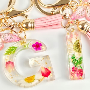 Llavero de flores de resina, llavero personalizado de flores reales, regalo de dama de honor, regalo para esposa, regalo familiar.