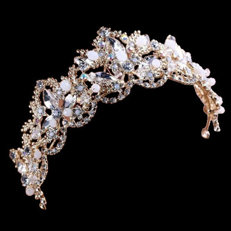 Kristallen tiara en opaalparels, gouden bruilofttiara, luxe tiara, bruiloftshaartoebehoren, haarsieraden, kroon afbeelding 2