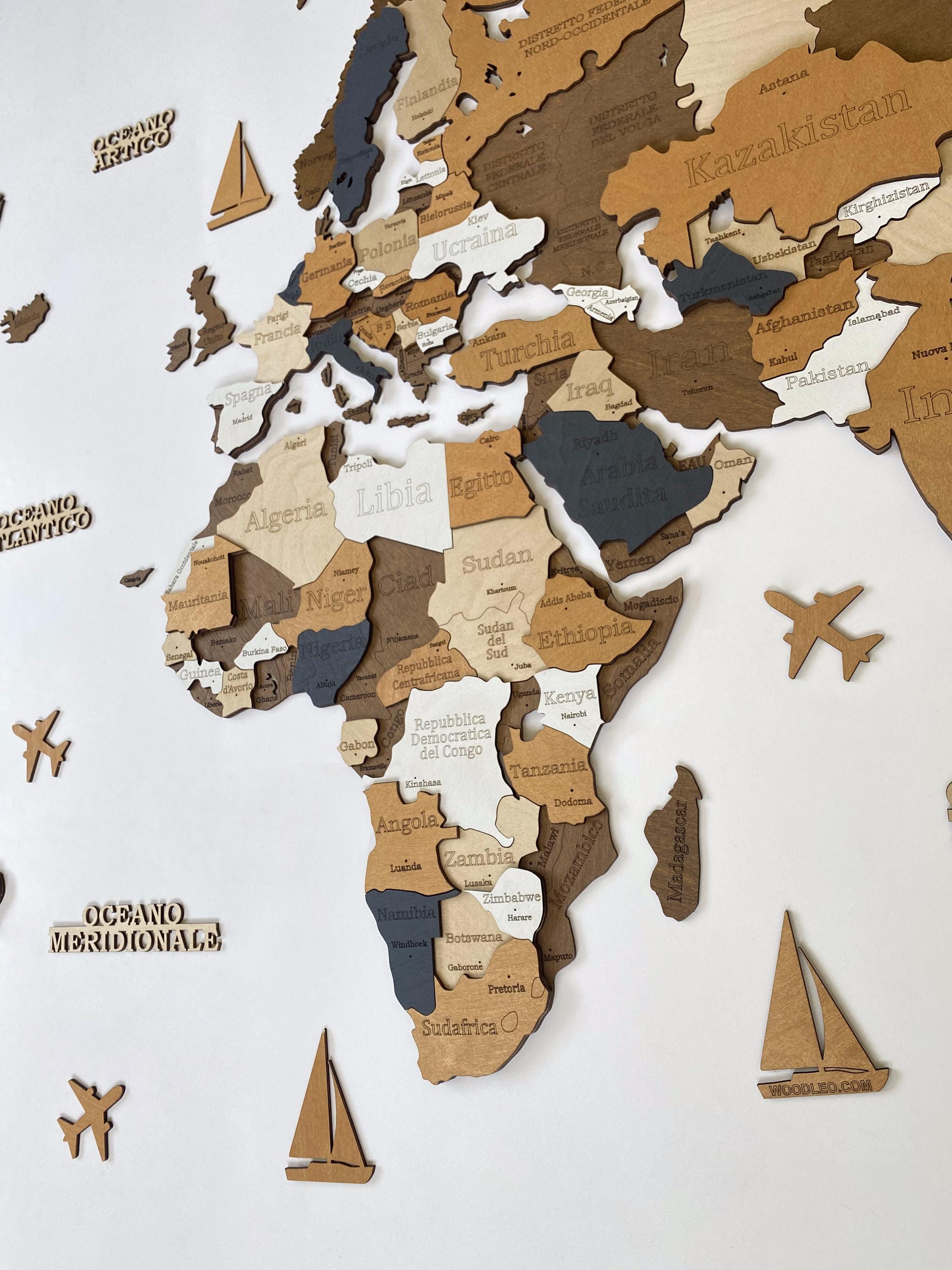 Mappa del mondo in legno | Regali di nozze per coppia di sposi | Regalo di nozze soldi personalizzati | Regalo di luna di miele | Originale mappa del mondo rosso