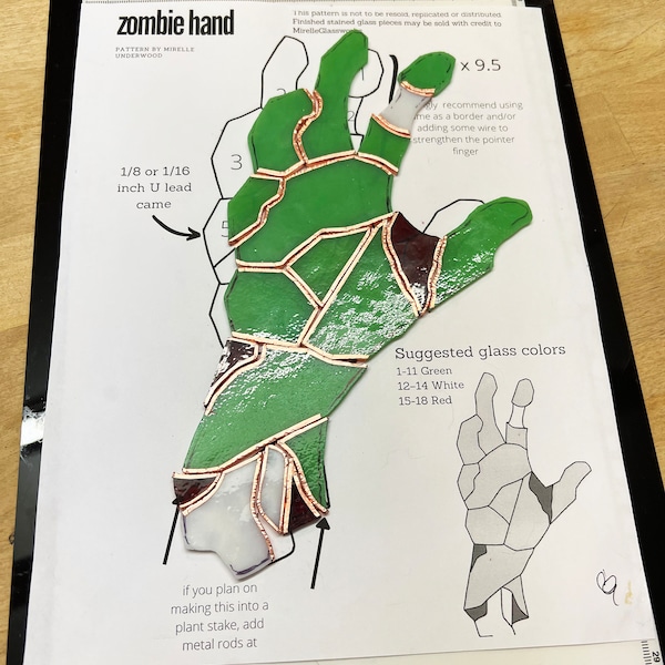 Digital Stained Glass Pattern / ZOMBIE HAND / Suncatcher / HALLOWEEN / Plant Stake / pdf Instant Download (intermediate)