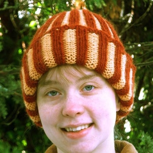 Double Knitted Corrugated Rib Cap in Rust and Peach image 3