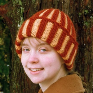 Double Knitted Corrugated Rib Cap in Rust and Peach image 2