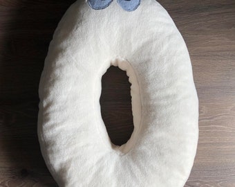 poduszka w kształcie 0 z oczami