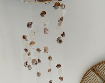 wind chime in mother-of-pearl and shells (chimay)