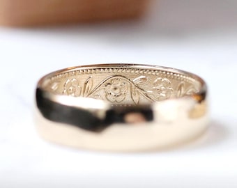 Solid Gold Romantic Wedding Ring / Floral Wedding Band / Womens Wedding Band / Wedding Ring With Flowers / 14k Gold / Petunia