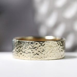Hammered Solid Gold Wedding Band / Gender Neutral Wedding Band / Handmade Wedding Band / Classic Wedding Band HAMMERED