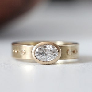 Oval Moissanite Ring / Alternative Unique Engagement Ring / 14k or 18k Gold Diamond-Alternative Conflict Free  / Chunky Ring