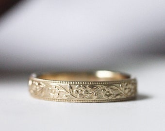 Bloemen trouwring / trouwring vintage look / trouwring dames / romantische trouwring massief 18k geel goud / stapelring petunia