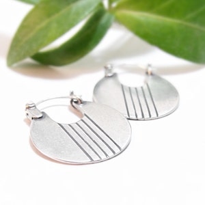 Huggie Hoop Earrings / Sterling Silver Hoop / Striped Hoop Round Earrings Small Hoop Disc Earrings Handmade Earrings Modern Earrings