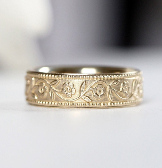 Romantic Wedding Ring / Floral Wedding Band / Womens Wedding Band / Wedding Ring With Flowers / Solid 14k Gold / Petunia